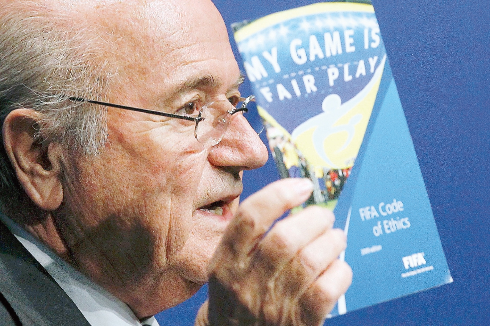Platini, culpable de la crisis: Blatter
