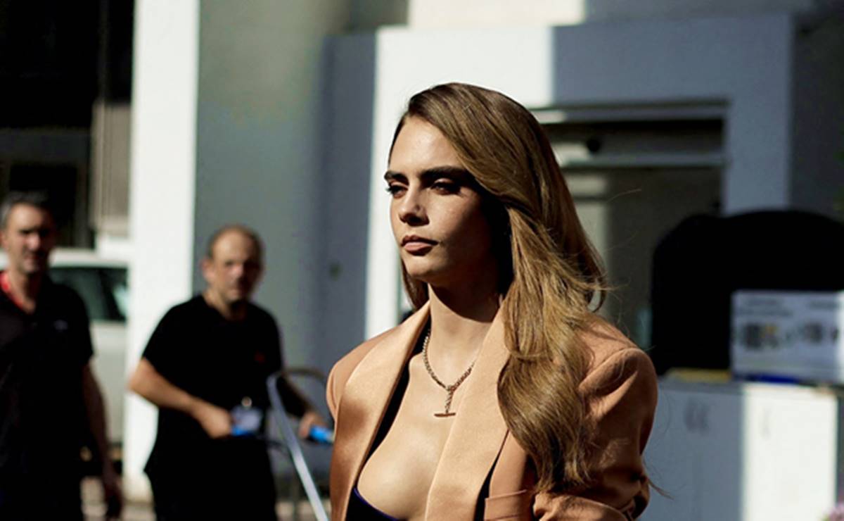 Cara Delevingne arrasa al unirse a la tendencia de 'lencería a la vista' en Francia