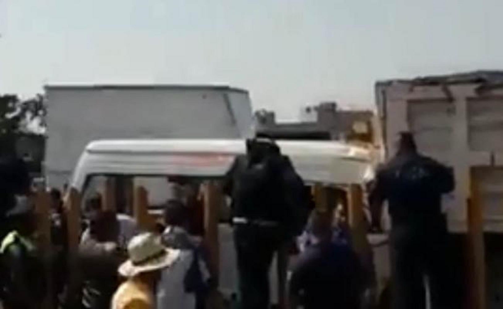 Tres muertos y al menos 12 lesionados deja choque en la México-Puebla