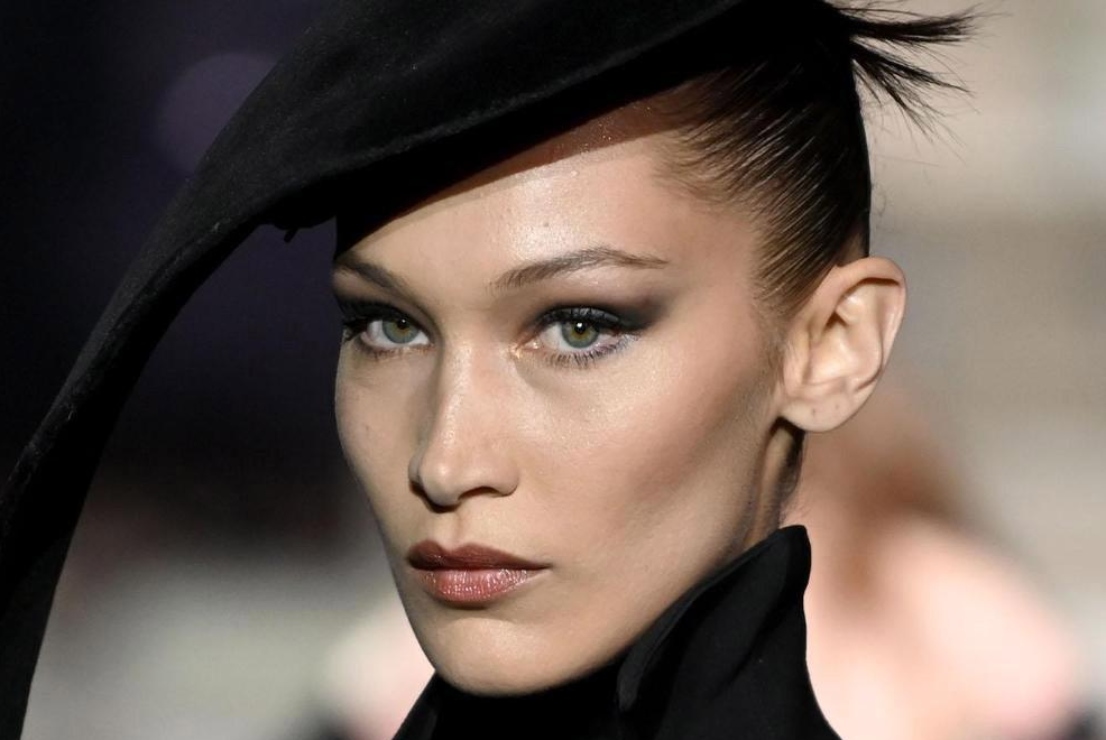 Bella Hadid en su faceta más natural, envía un sincero recordatorio de amor propio