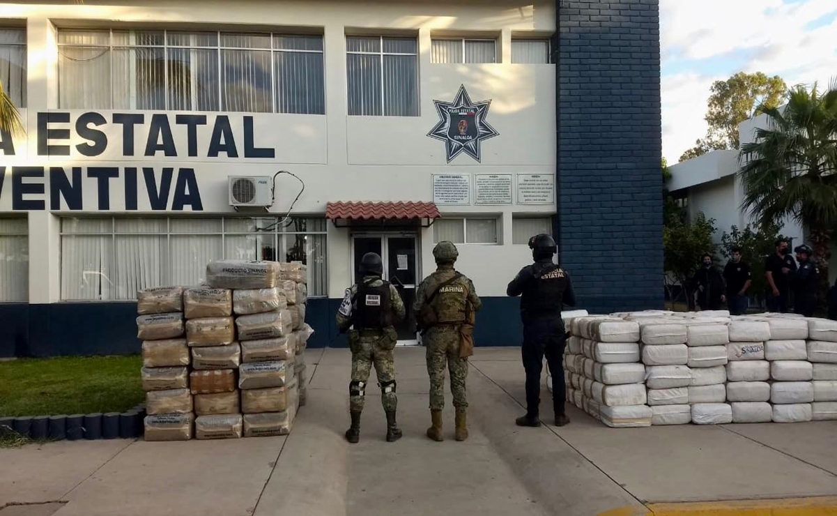 Aseguran casi una tonelada de marihuana semioculta entre maleza en Sinaloa