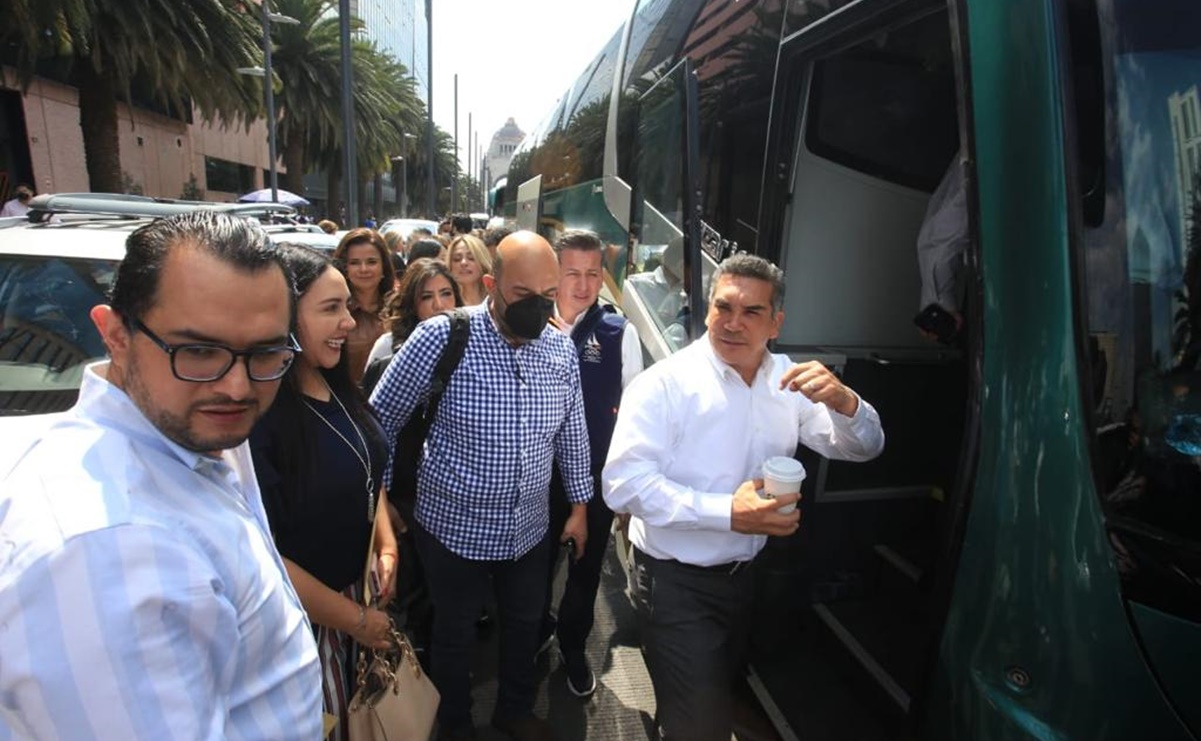 Diputados del PRI y su presidente van en caravana a San Lázaro e insisten que van por el no a reforma eléctrica