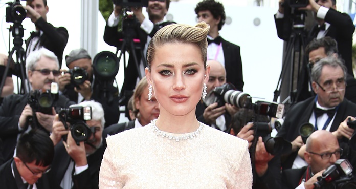 Amber Heard brilla con vestido de raja en Festival de Cannes