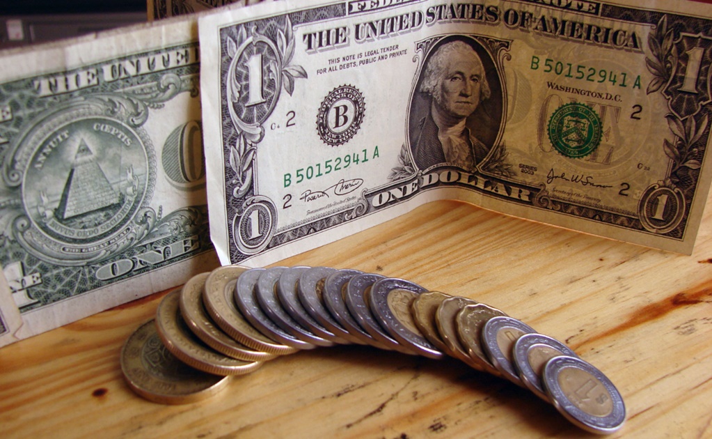Dólar en bancos cotiza en $18.30; baja 11 centavos