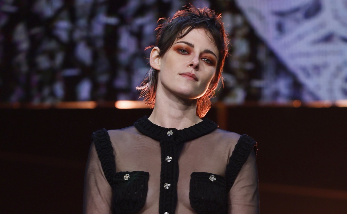 Kristen Stewart seduce en Berlinale con impactante vestido transparente braless