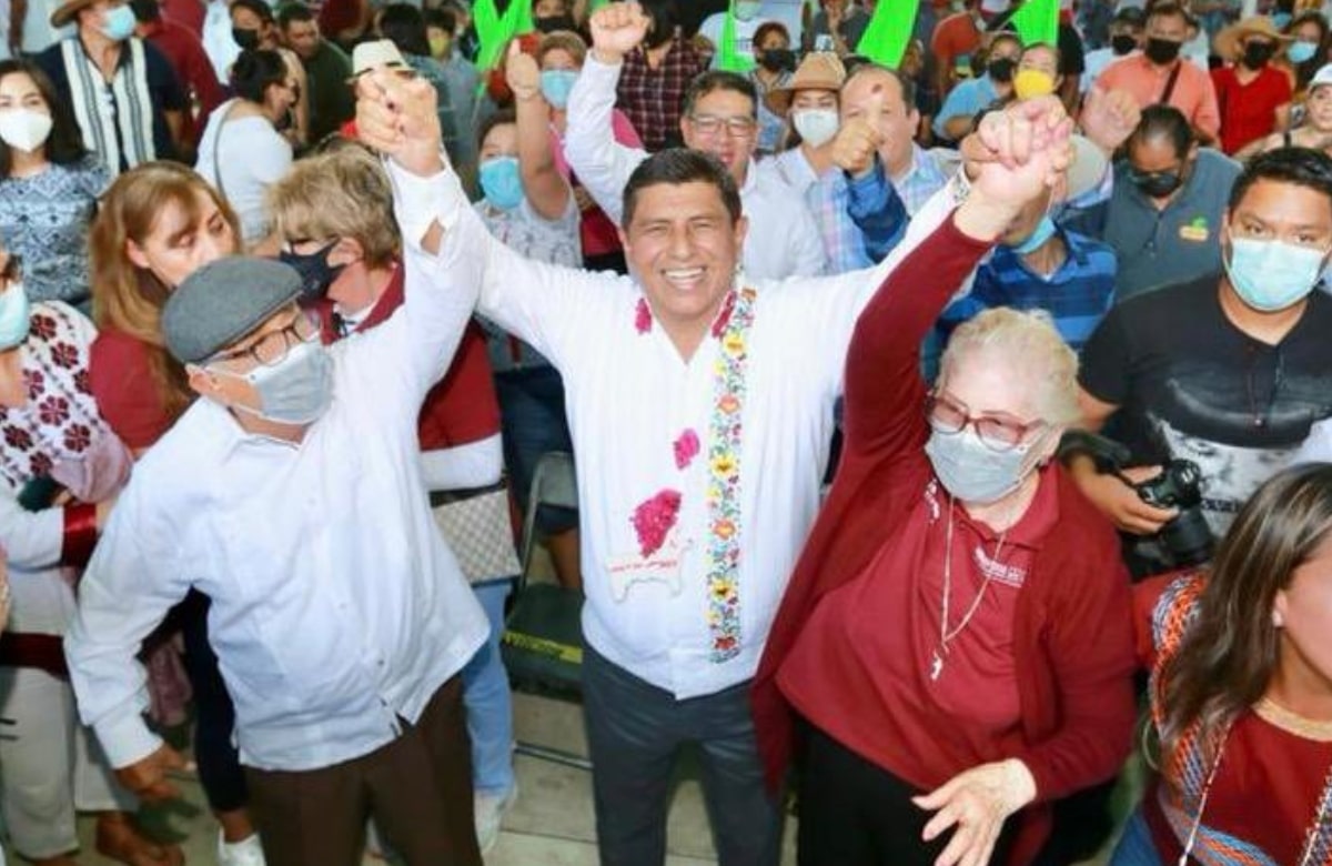 Cancela Jara asistencia a debate por gubernatura de Oaxaca tras deceso de su padre; candidatos proponen posponer