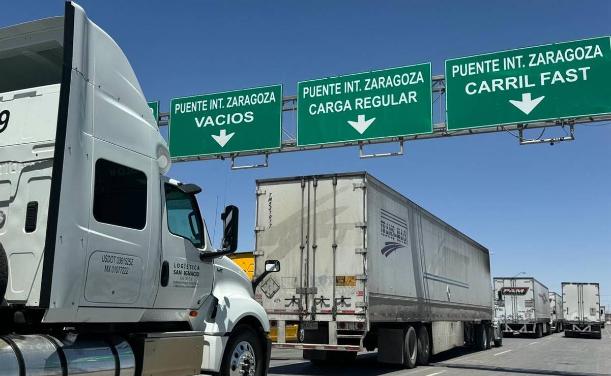 Largas filas en cruces de mercancías de Ciudad Juárez a EU por revisiones en la frontera con Texas