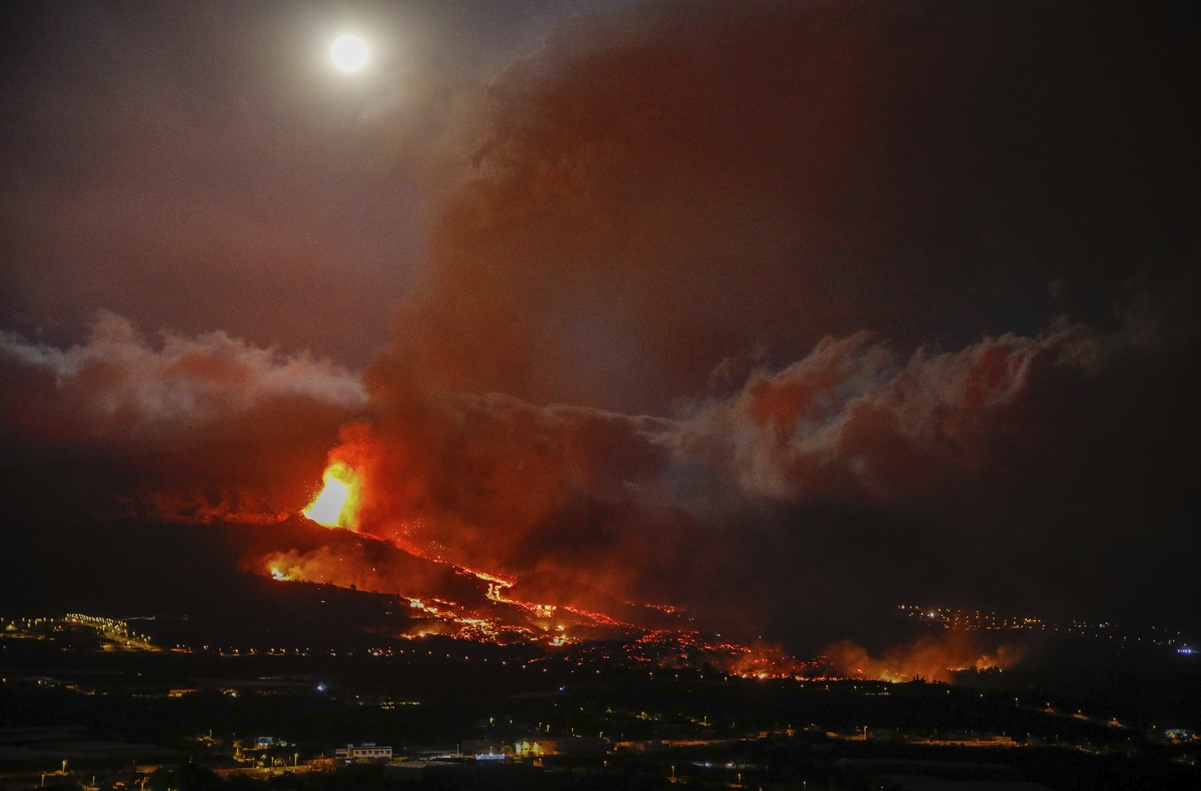 La lava del volcán Cumbre Vieja podría no alcanzar las aguas de la Palma: expertos 