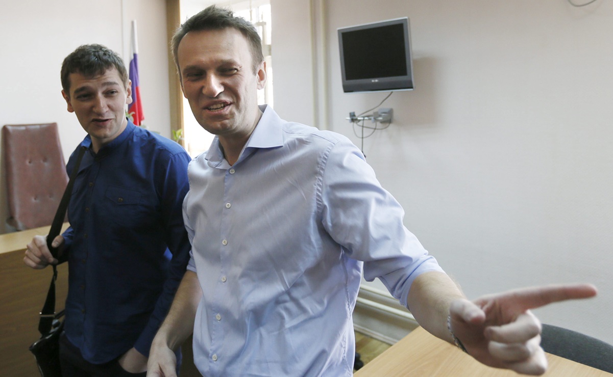 Detienen a opositor de Vladimir Putin, Alexéi Navalni, al volver a Rusia