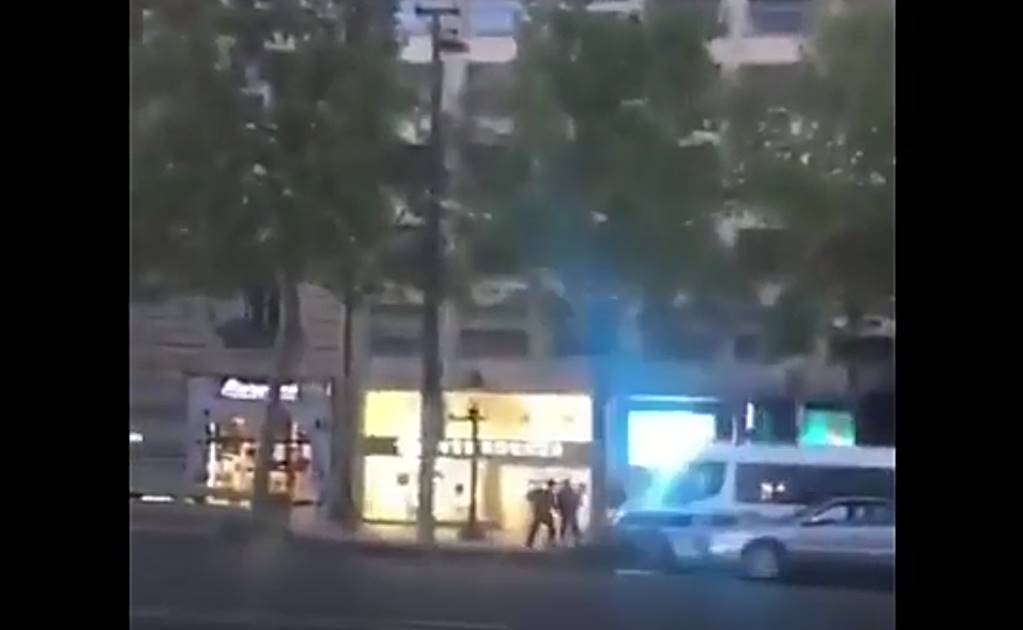 Circula video del momento del tiroteo en los Campos Elíseos