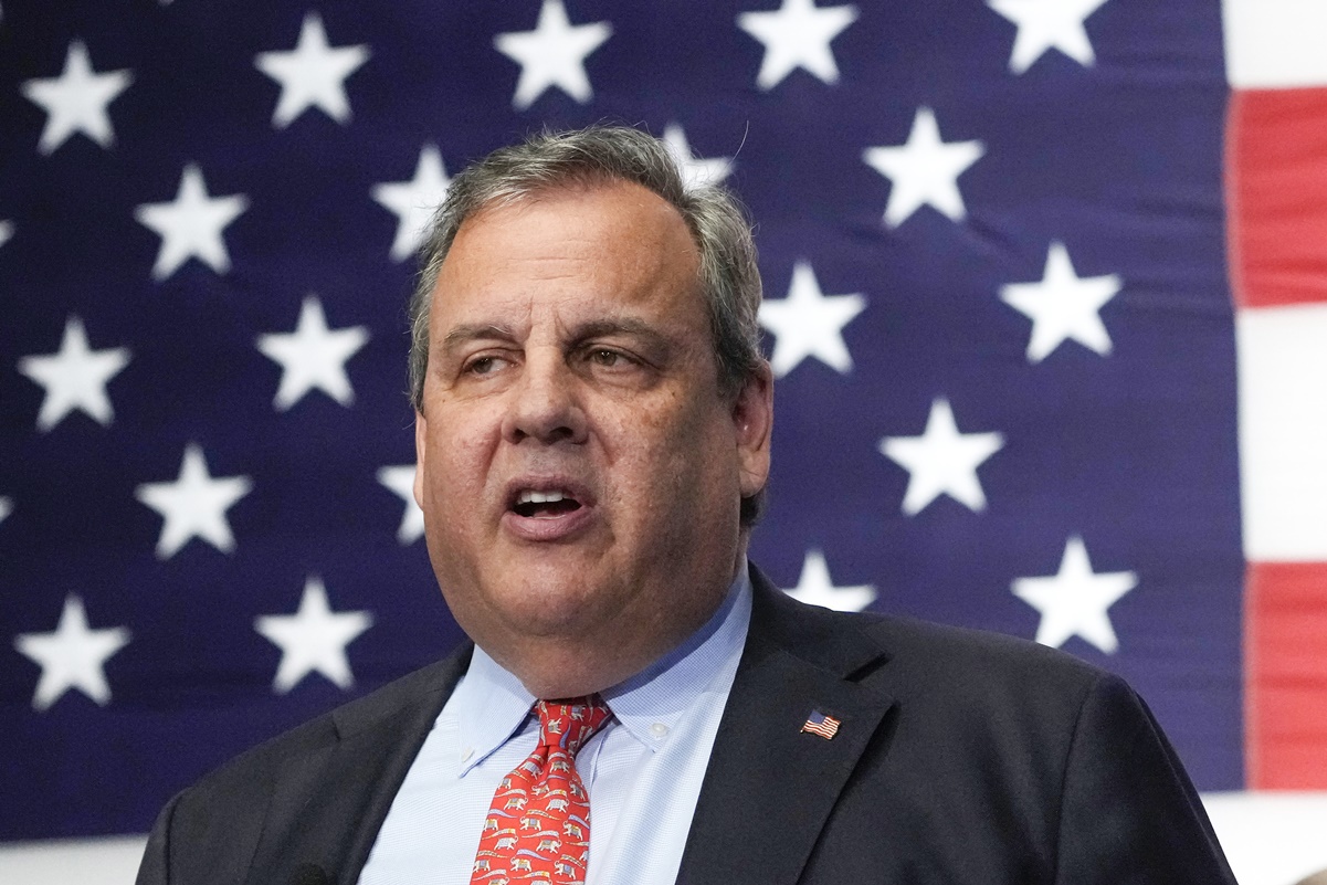 Chris Christie abandona la carrera por la nominación presidencial republicana