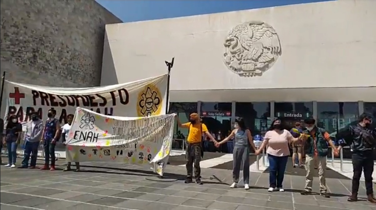 Protesta en el Museo de Antropología por recortes en la escuela del INAH