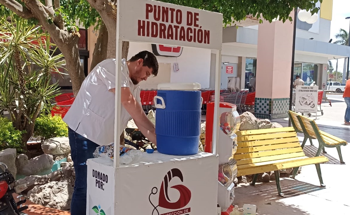 Instalan módulos de hidratación para prevenir golpes de calor en Guasave, Sinaloa