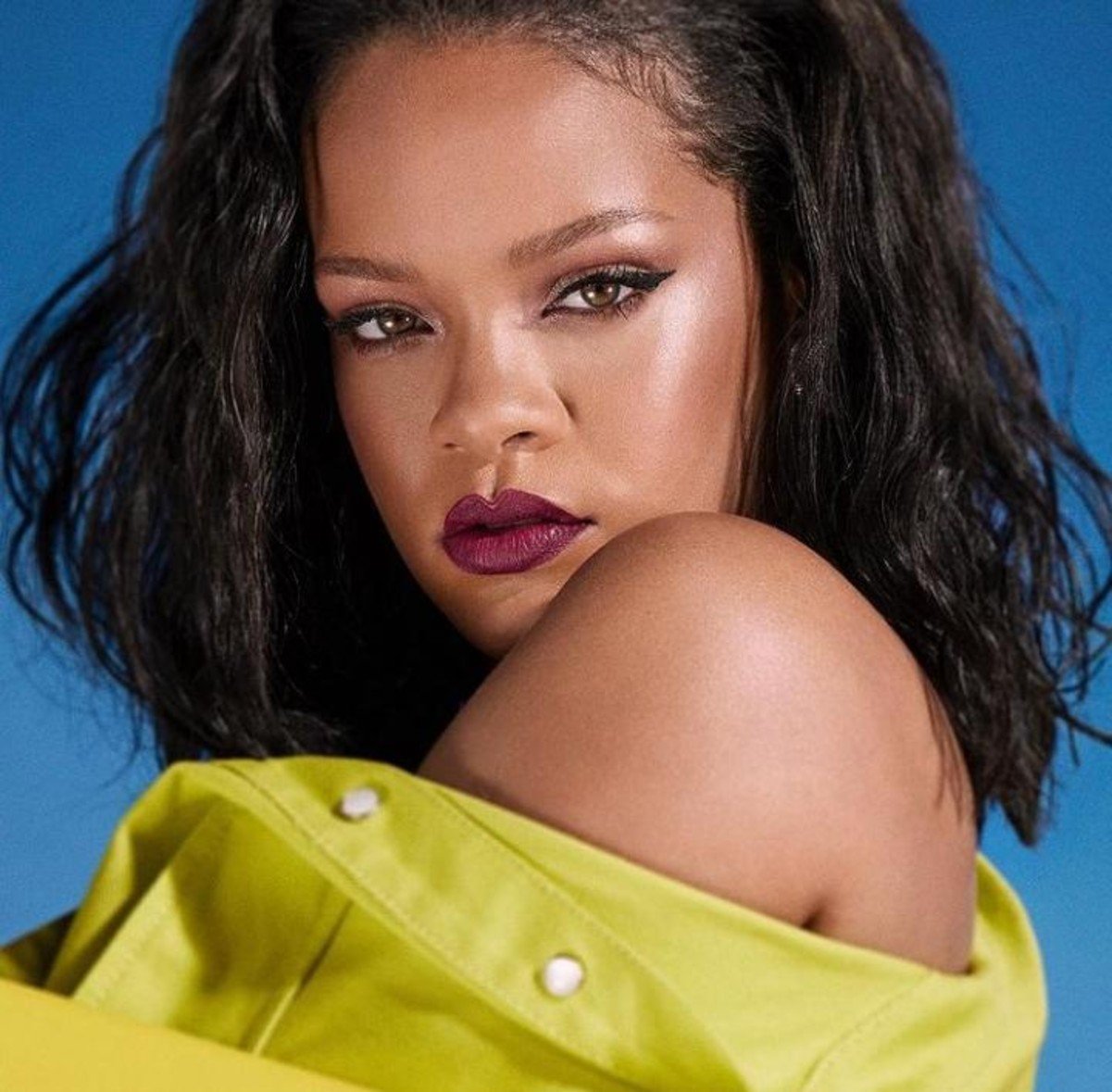 La línea de maquillaje que hizo multimillonaria a Rihanna