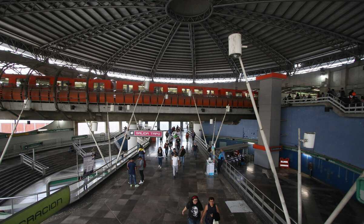 VIDEO: Tras lluvias intensas, reportan encharcamientos y goteras en pasillos de estación San Lázaro del Metro