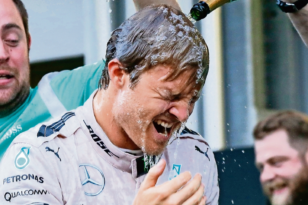 Rosberg se afianza en el liderato