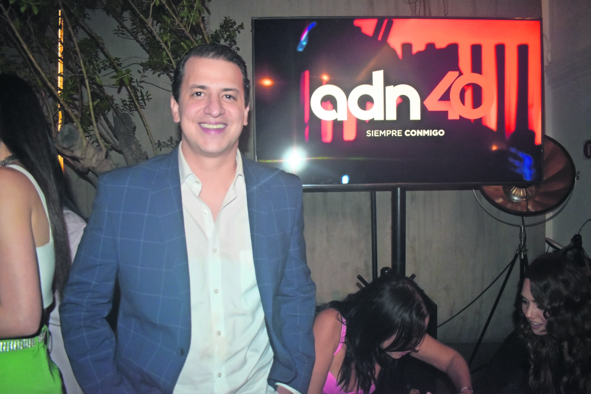 ADN 40 apuesta a una imagen jovial y relajada