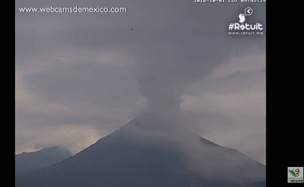 Continúa derrame de material incandescente de Volcán de Colima
