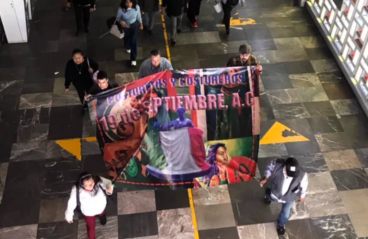 Recuerdan con misa y marcha a costureras que murieron en el sismo de 1985 en la colonia Obrera