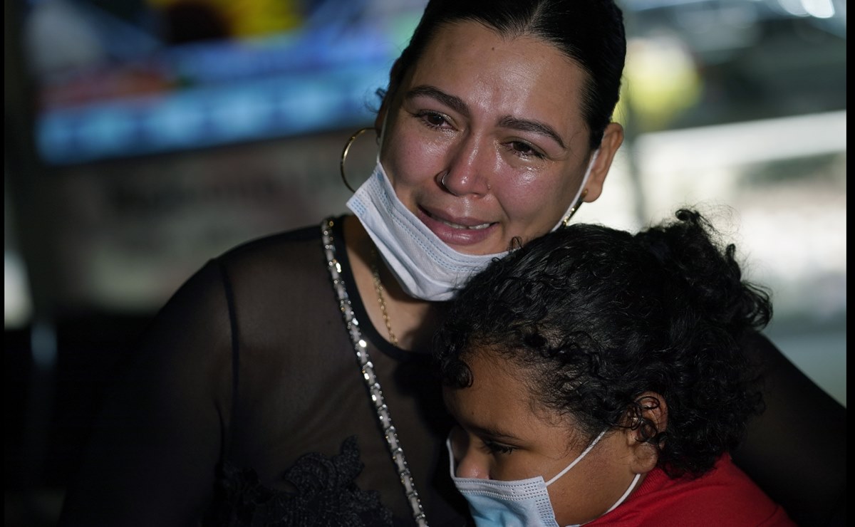 Madre se reencuentra con su hija tras ver foto de ella en la TV