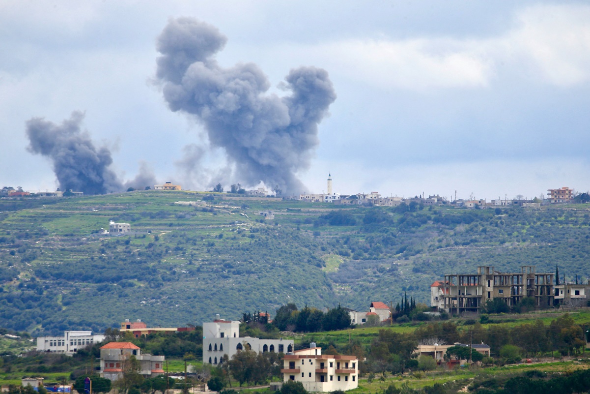 Israel bombardea depósito de armas en Siria; hay un soldado herido 