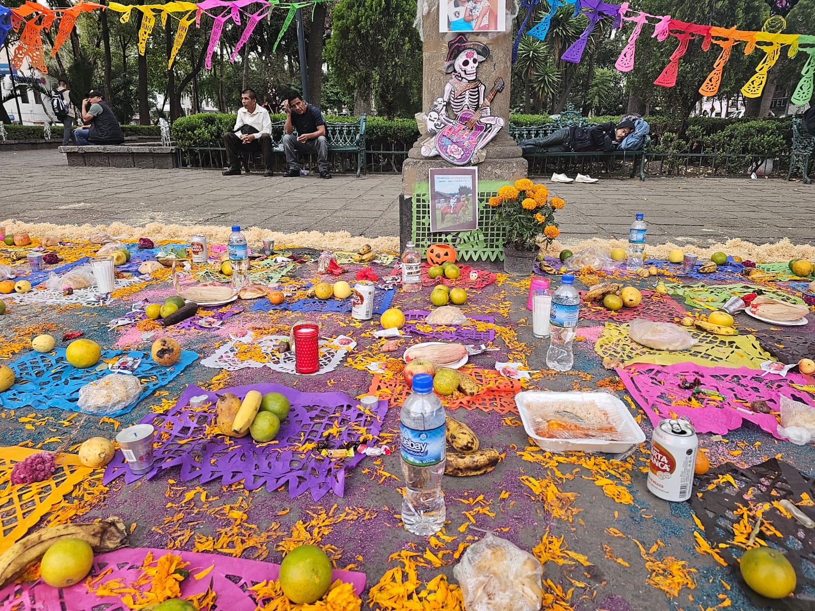 “Un día se la llevaron a un hotel y ya no regresó”; Sexoservidoras colocan  ofrenda en el Jardín de San Fernando | El Universal