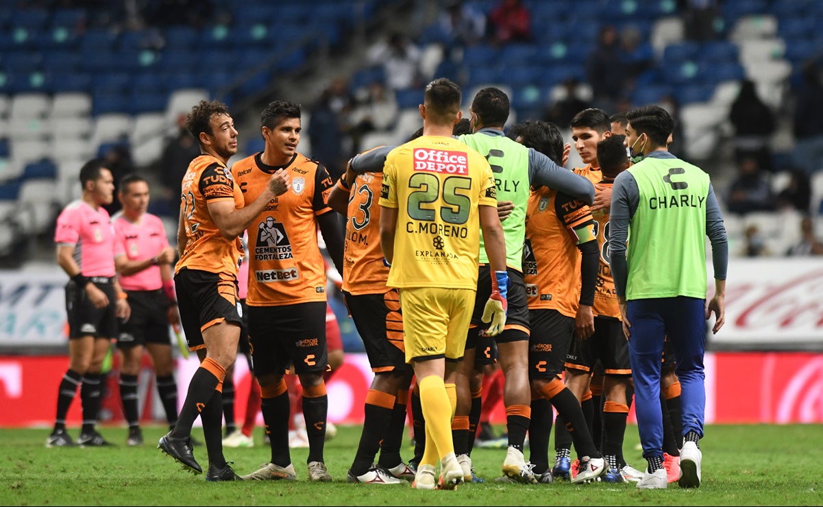 Pachuca derrota a Monterrey en partido atípico