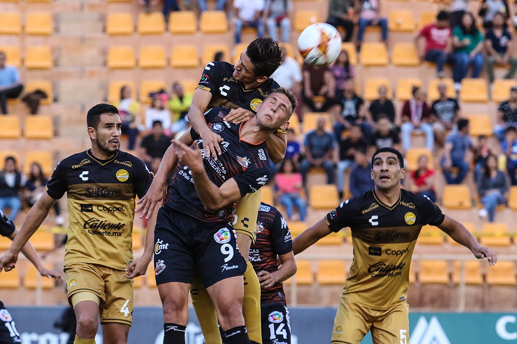 Bronca en la primera derrota de Maradona con Dorados