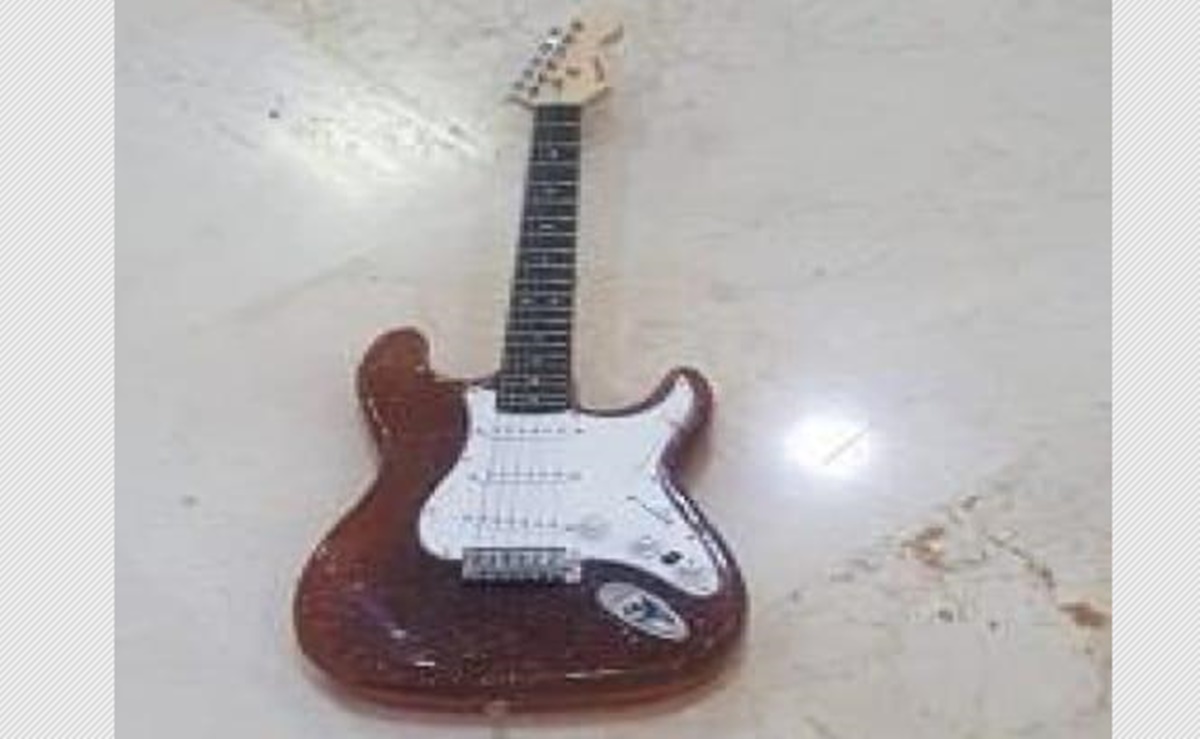Decomisan guitarra eléctrica hecha de ¡cocaína! en Aeropuerto de Cancún 