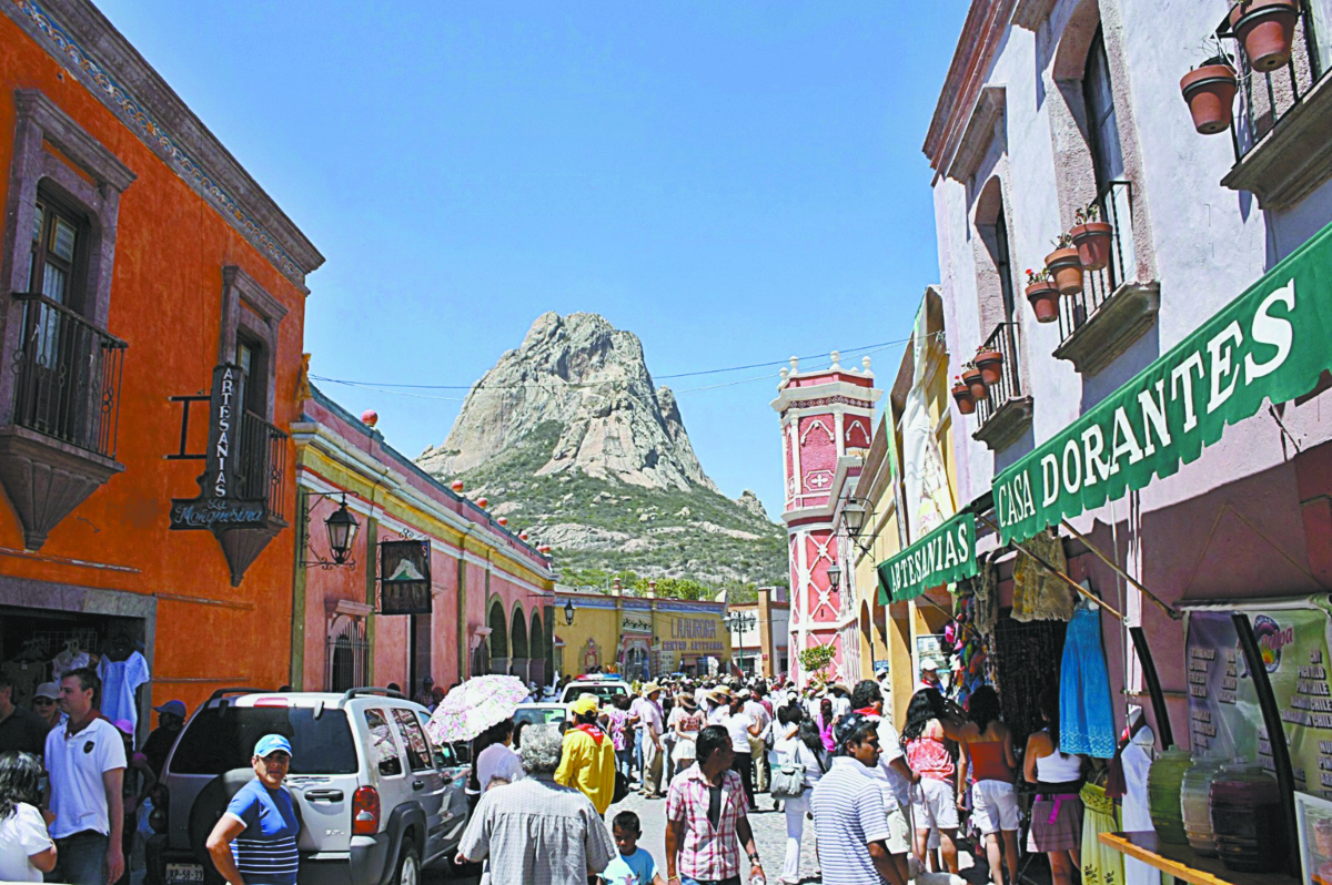 En el Pueblo Mágico de Bernal comienzan a combatir la venta de alcohol en las calles