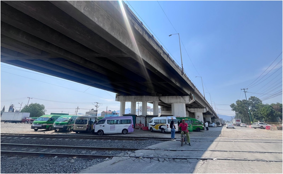 Transportistas realizan bloqueos en Tultitlán; exigen poder “circular por avenidas primarias”