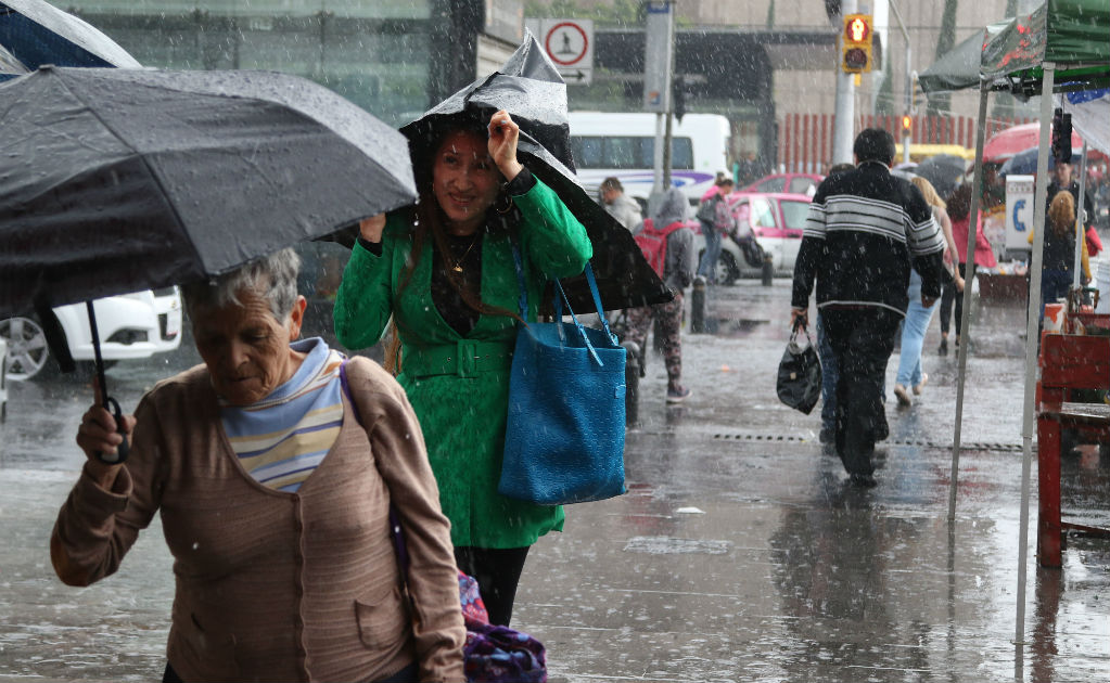 Pronostican lluvias fuertes y descargas eléctricas en el Valle de México