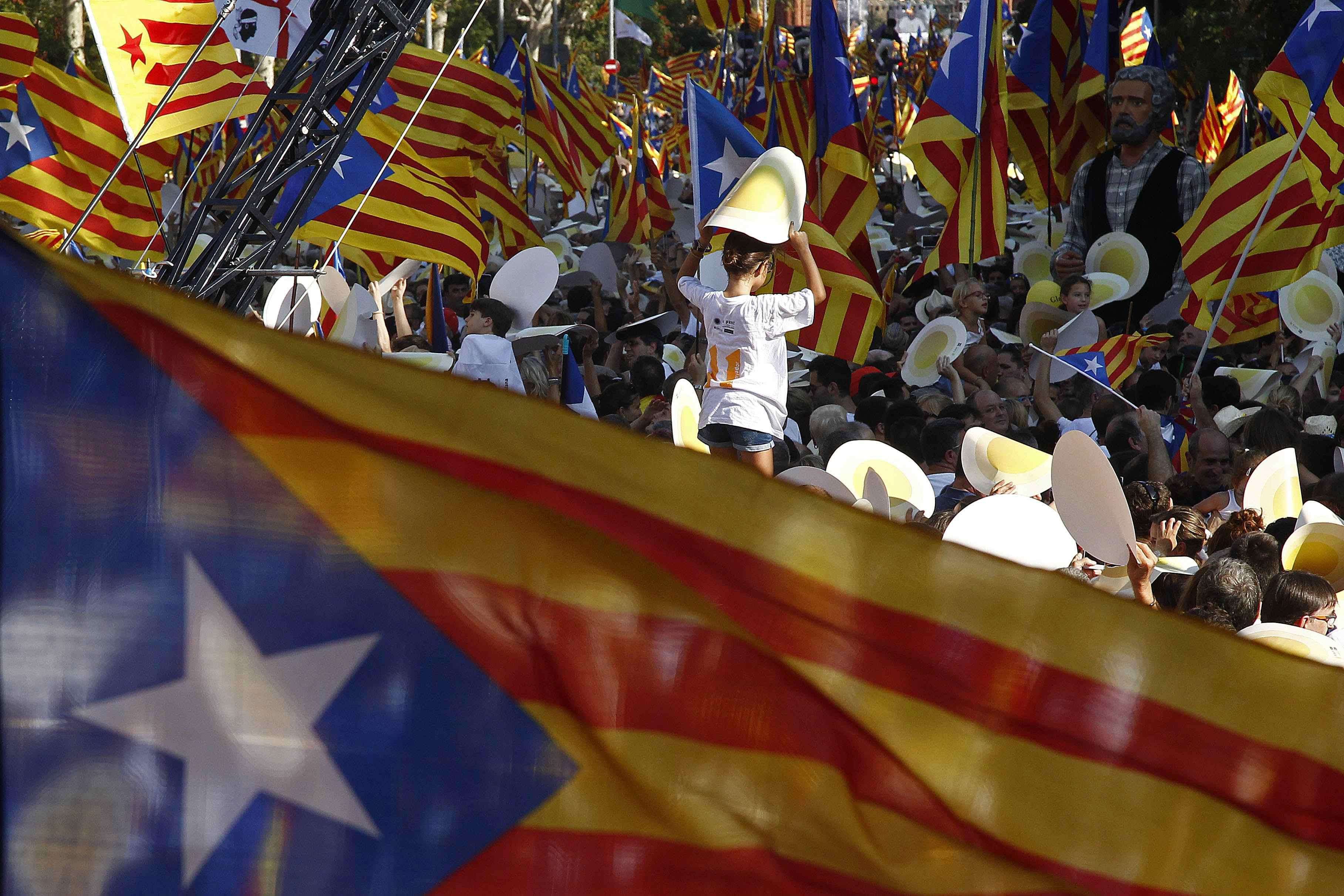 Cataluña continúa plan independentista pese a sentencias contrarias