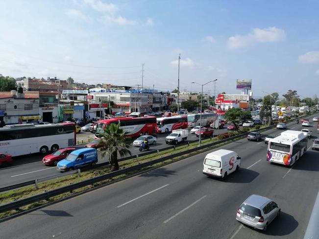 Desata caos vial protesta nacional de camioneros 