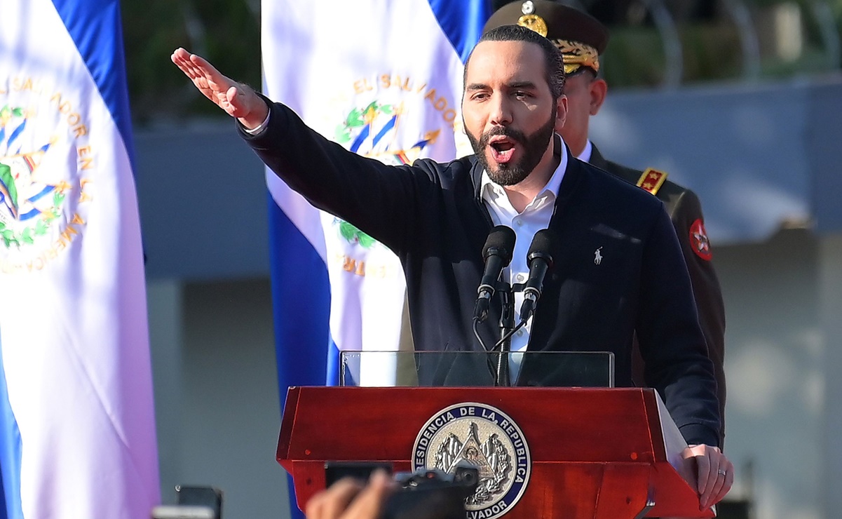 Fiscalía de El Salvador acusa al presidente de usurpación de facultades