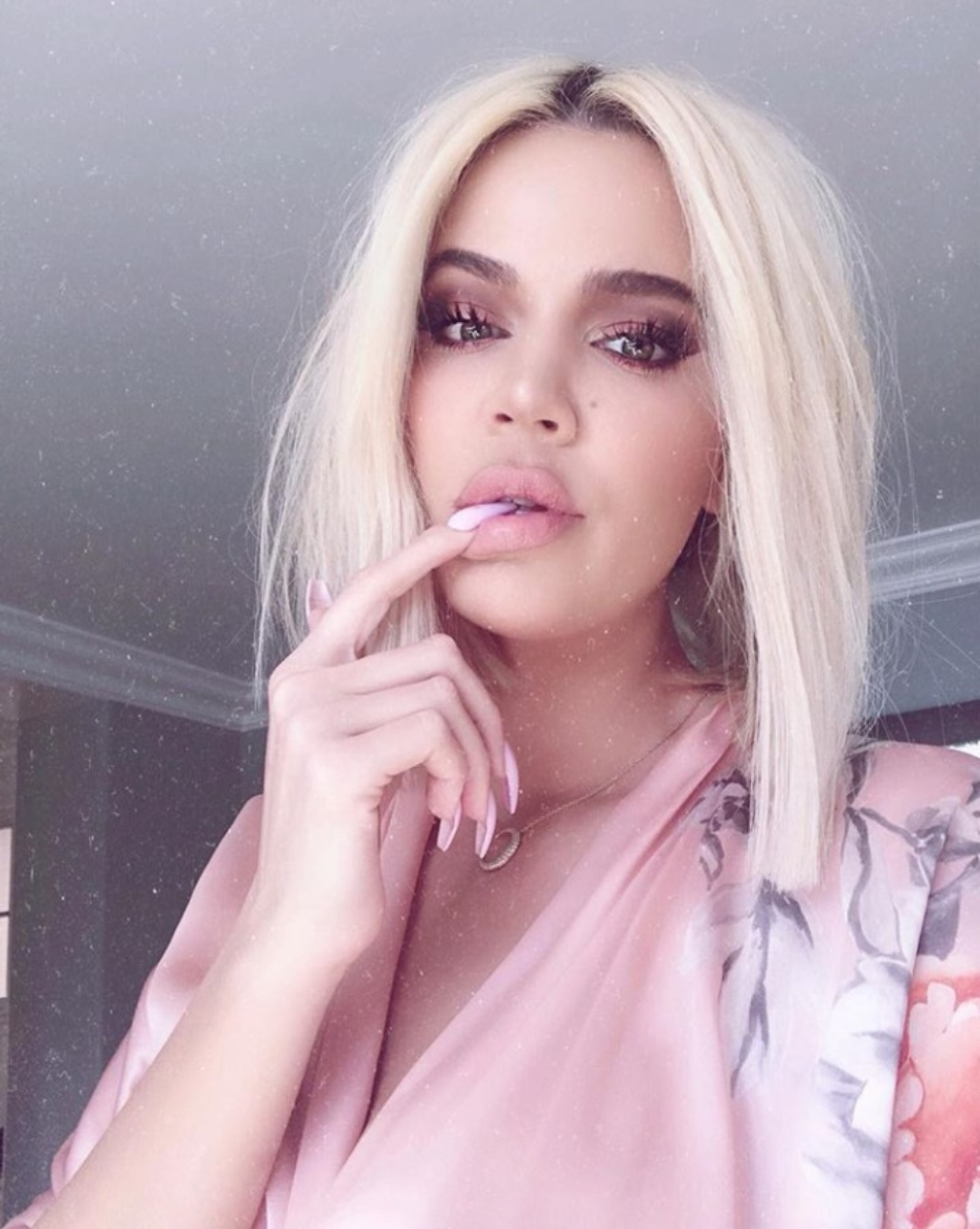 Khloé Kardashian presume un bodysuit que no deja nada a la imaginación