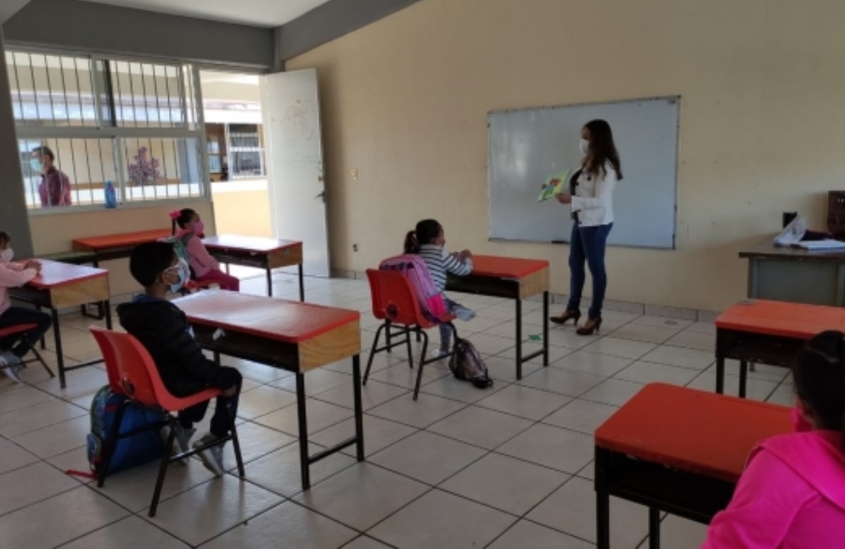 Reanudan las clases presenciales en Sinaloa tras alejamiento del huracán Kay 