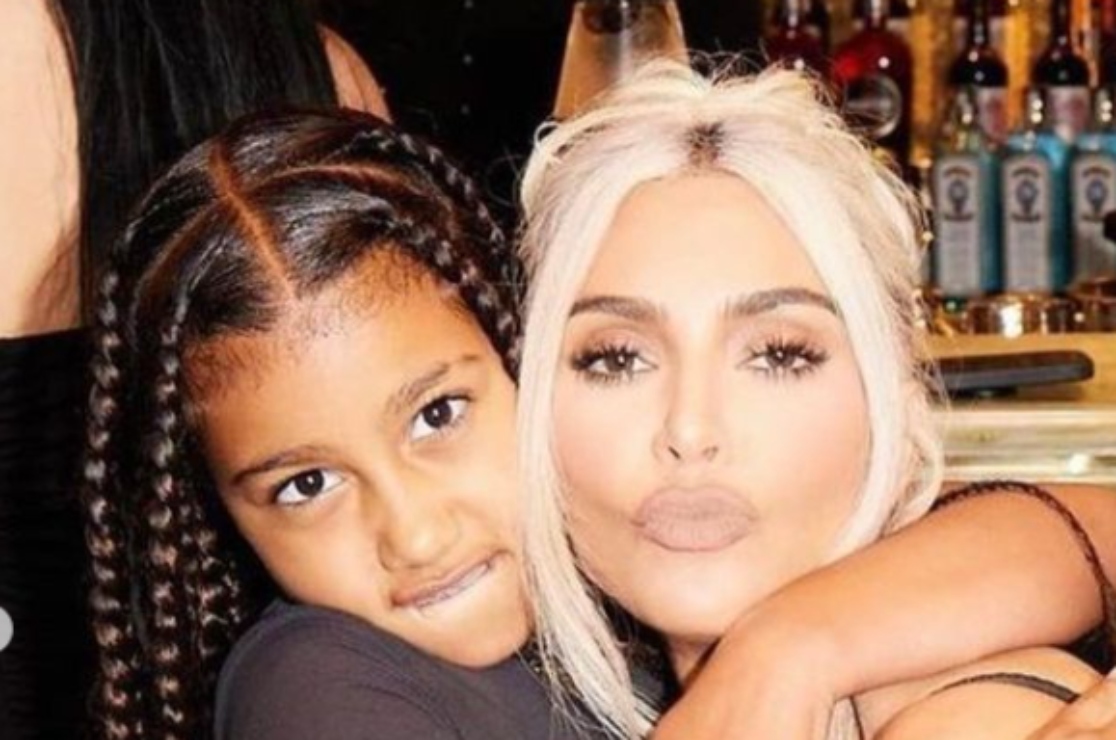 Kim Kardashian y su hija North se suman a la tendencia de TikTok con el baile de "Merlina"