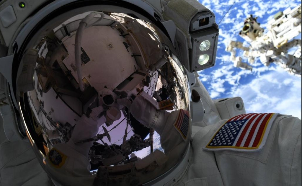 NASA cancela caminata espacial de mujeres por falta de trajes