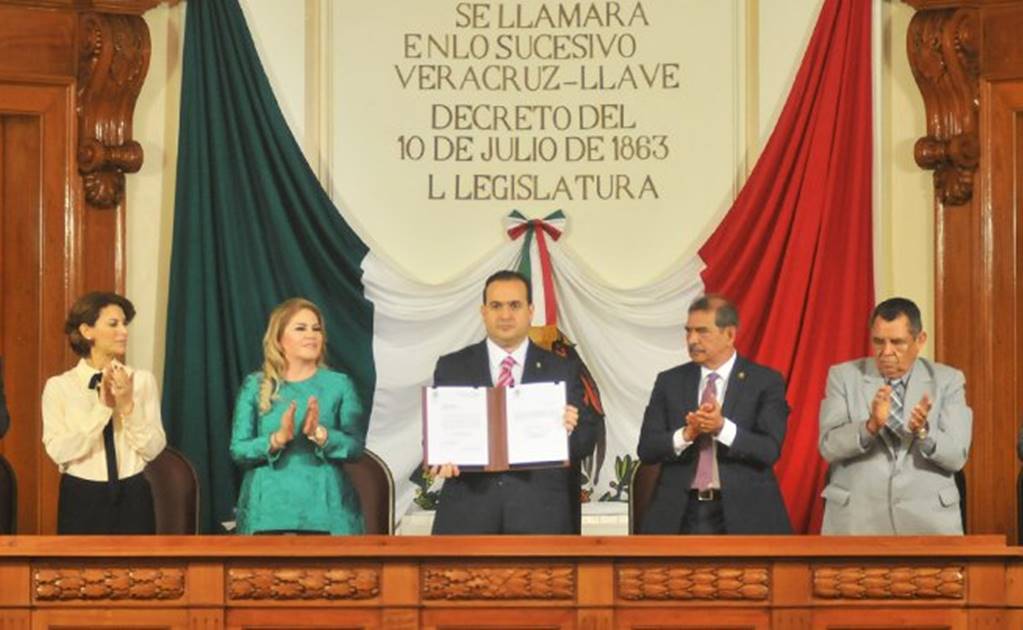 Duarte promulga reforma que elimina fuero de funcionarios