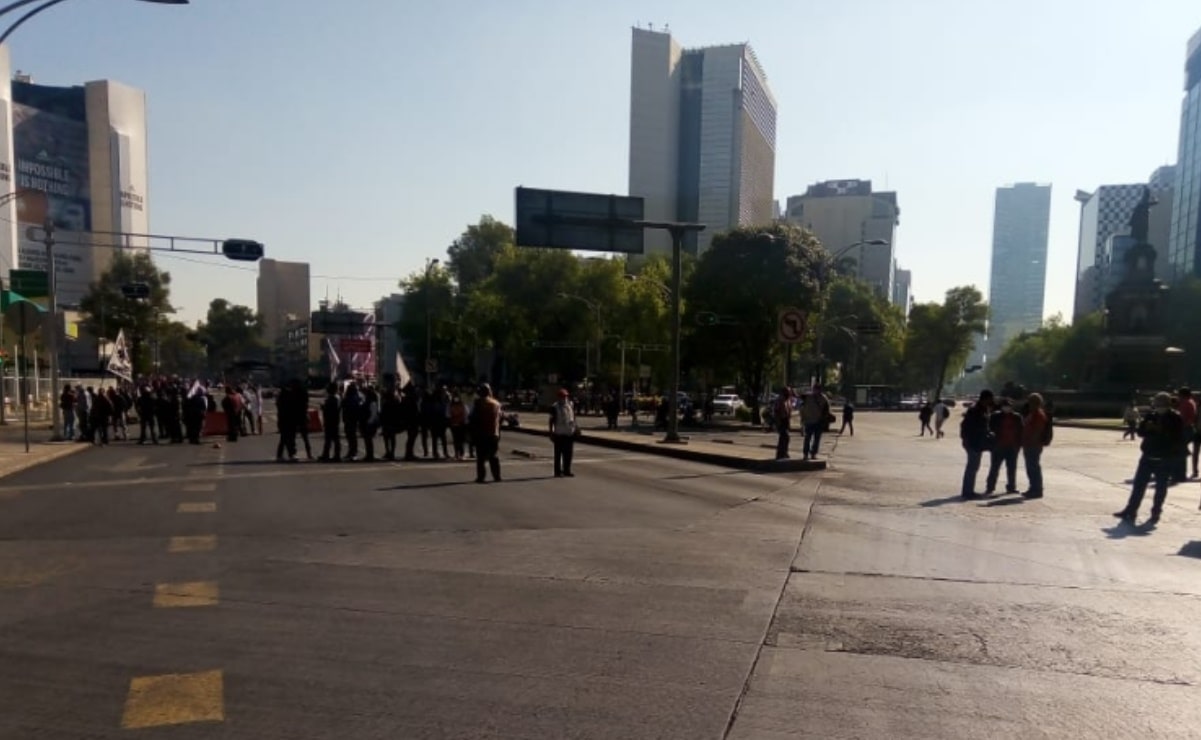 Cumple 4 horas bloqueo de integrantes del SME en Paseo de la Reforma