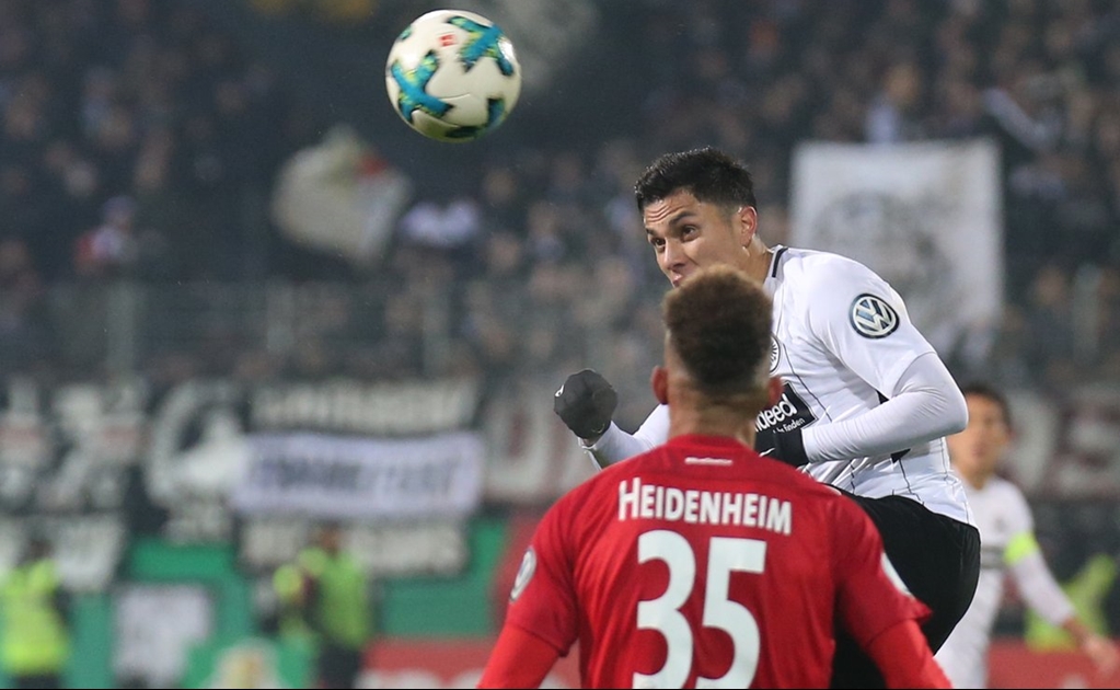 Carlos Salcedo y el Eintracht avanzan en Copa de Alemania