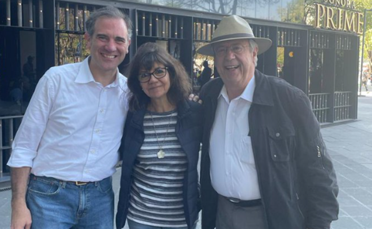 Carlos Urzúa, 24 horas antes de morir, marchó por la democracia; Lorenzo Córdova comparte foto