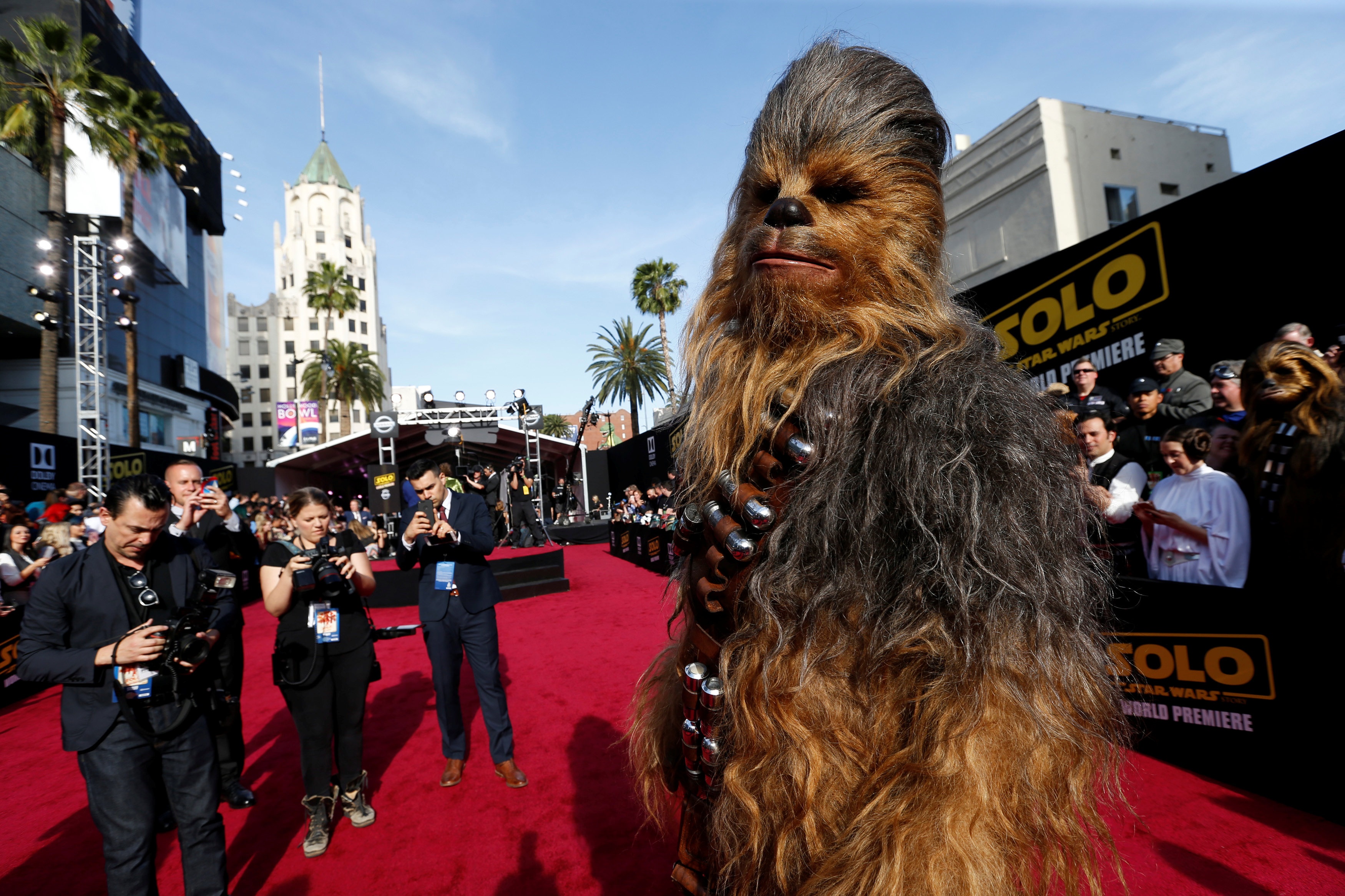 La nave de "Star Wars" aterriza en la premiere de "Solo"