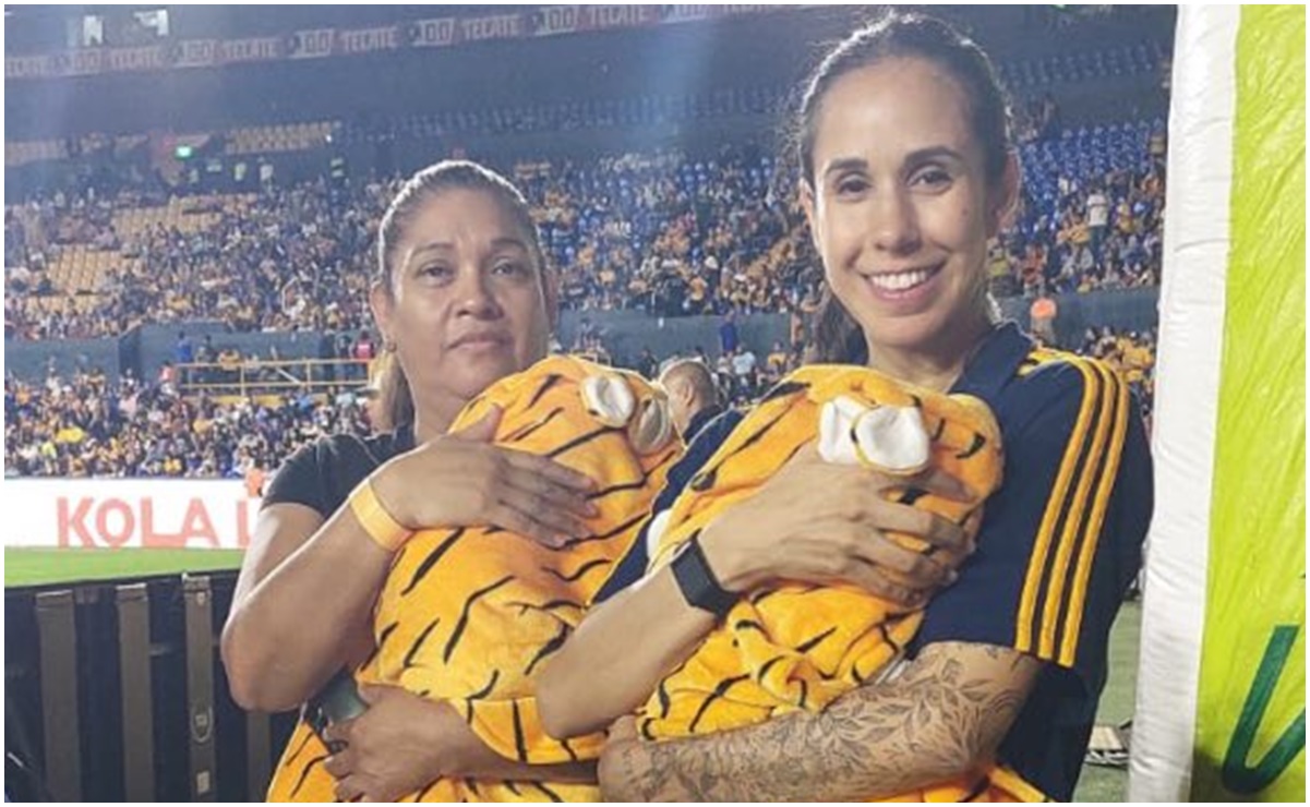 Tigres Femenil tiene aficionados de lujo ante Rayadas con los gemelos de sus jugadoras