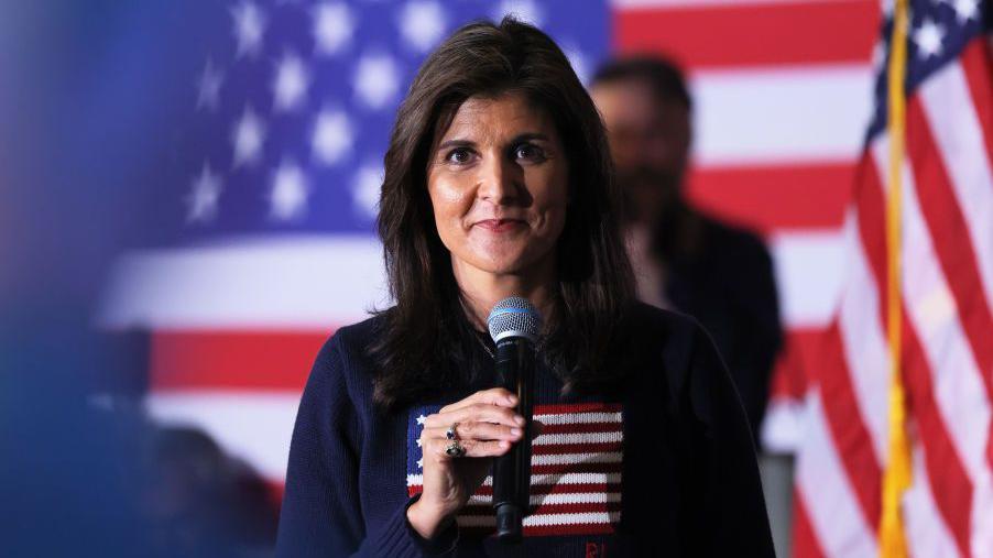 Quién es Nikki Haley y qué posibilidades tiene de ganar a Trump y ser la candidata republicana