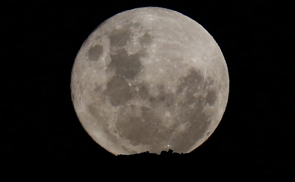 La forma del agua... en la Luna