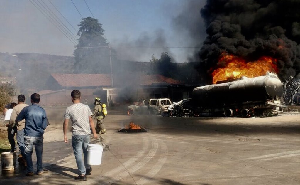 Se incendia pipa de combustible en la carretera Morelia-Quiroga