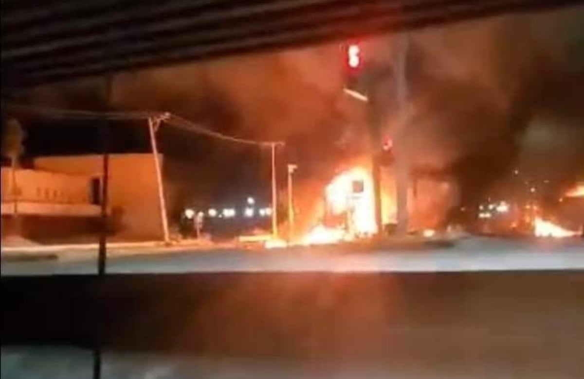 Reportan intensa balacera, bloqueos y quema de vehículos desde la madrugada en Nuevo Laredo