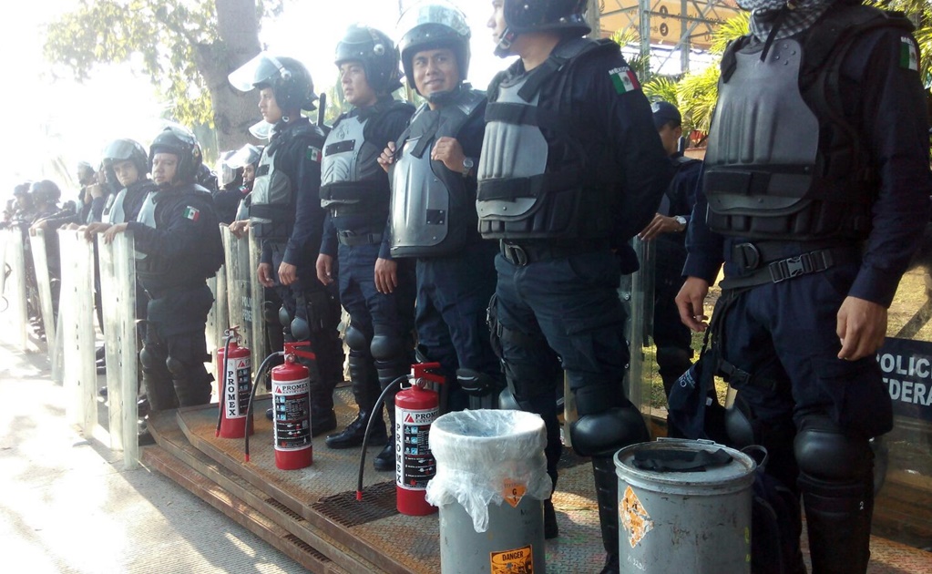 Acapulco: Policías resguardan evaluación docente